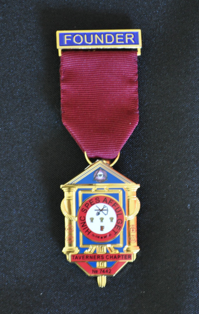 Founders Breast Jewel - Royal Arch Chapter [1 Enameled Bar, Bottom Ring and Hanging Emblem]